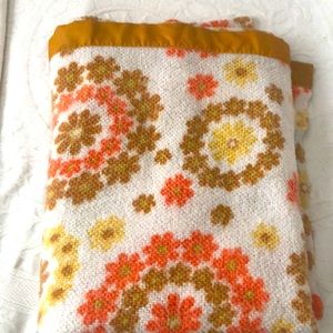 64x84 vintage Montgomery wards blanket🌼